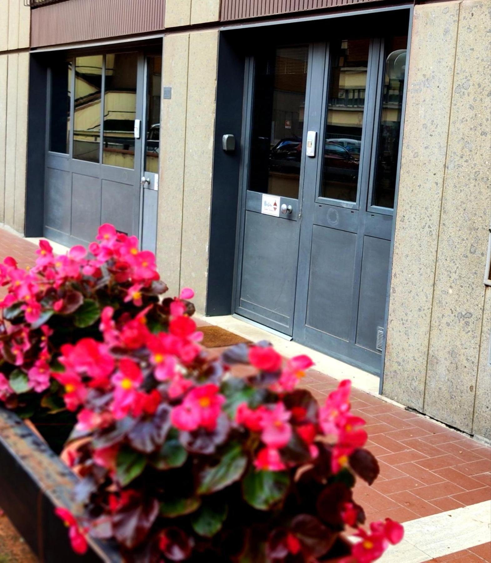 Gemme Fiorentine Apartments In Front Of The Train Station 5 Minutes From The Centre Free Parking Florença Exterior foto