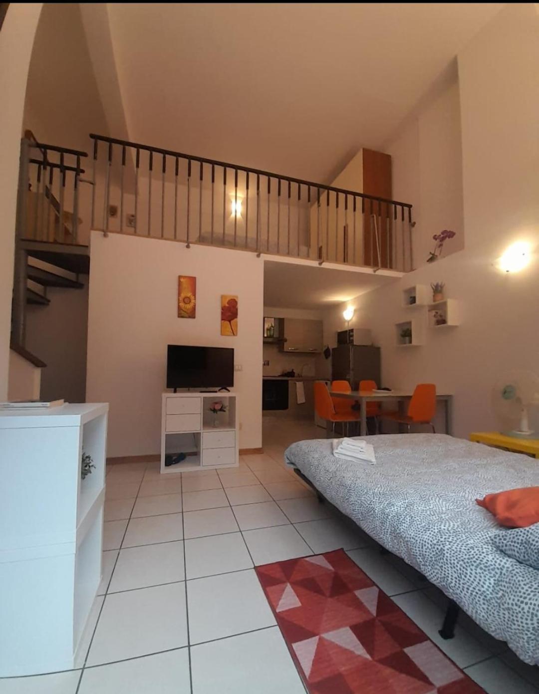Gemme Fiorentine Apartments In Front Of The Train Station 5 Minutes From The Centre Free Parking Florença Exterior foto